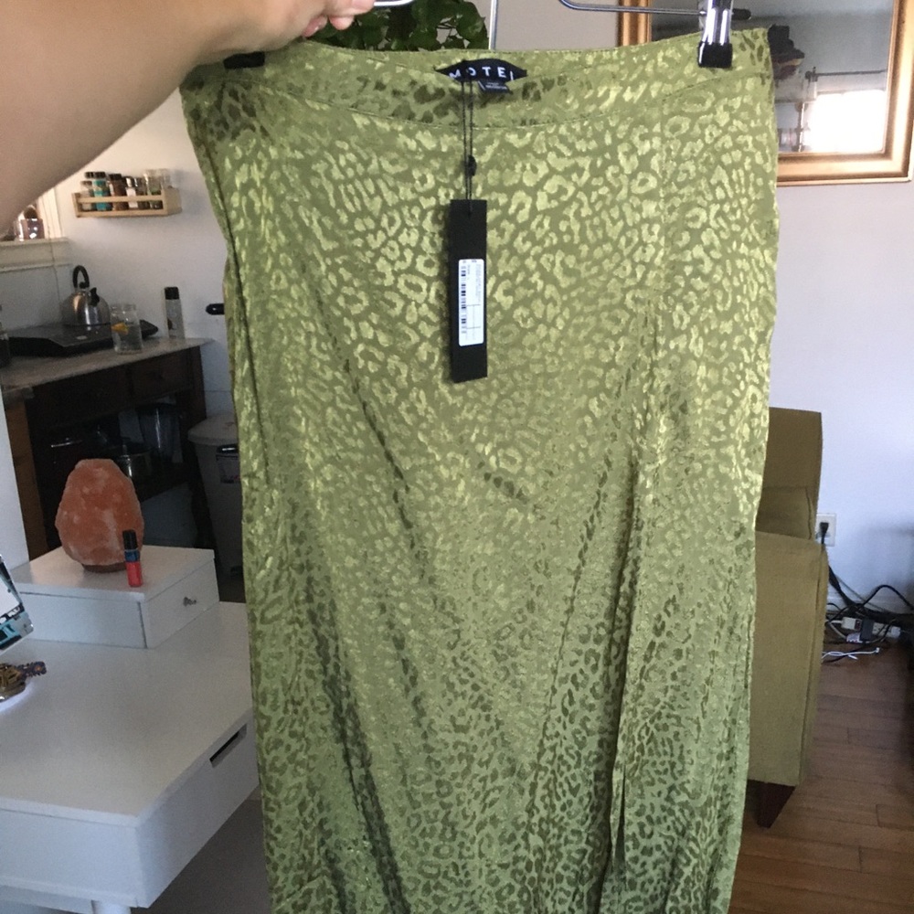 Dolls Kill Motel Olive Cheetah Saika skirt (new)